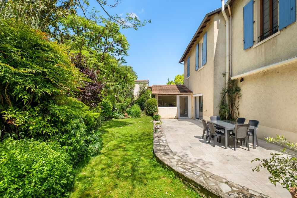 Maison devillage centre Chaponnay sur 683m2 de parcelle