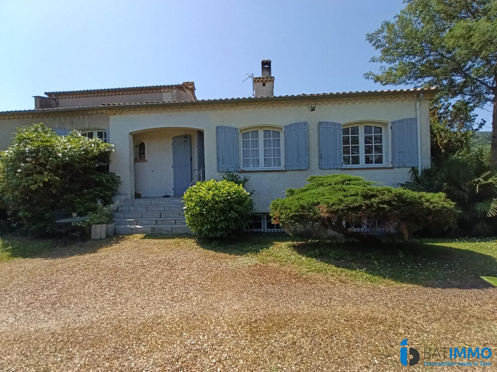 Villa de caractère sur parc arboré de près de 3 000 m² avec