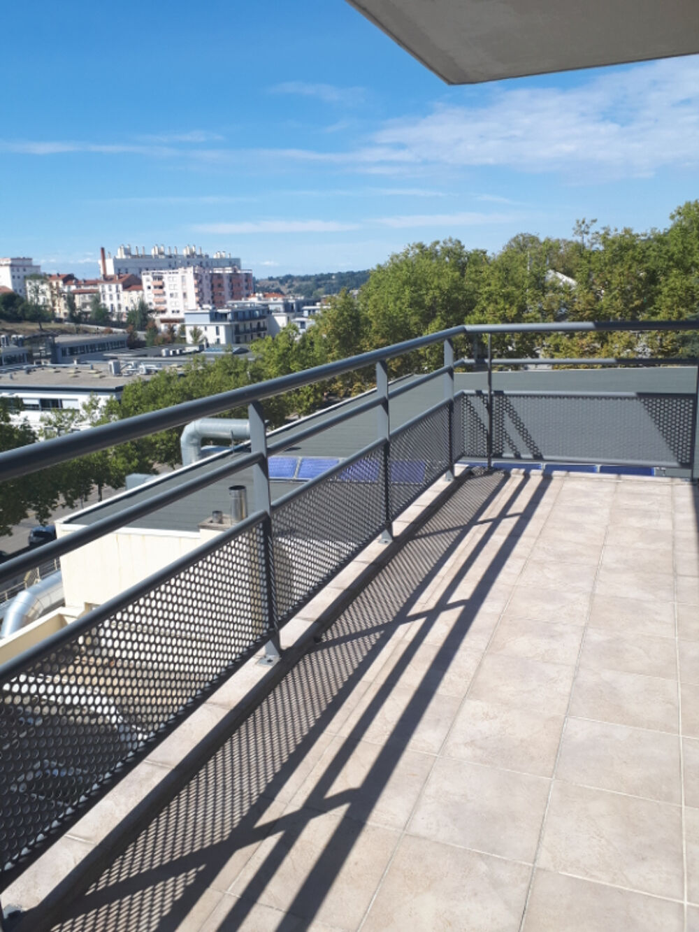 Location Appartement ST ETIENNE / LA TERRASSE/GROUCHY /12 PLACE DES GRENADIERS F3 75M² Saint-Étienne