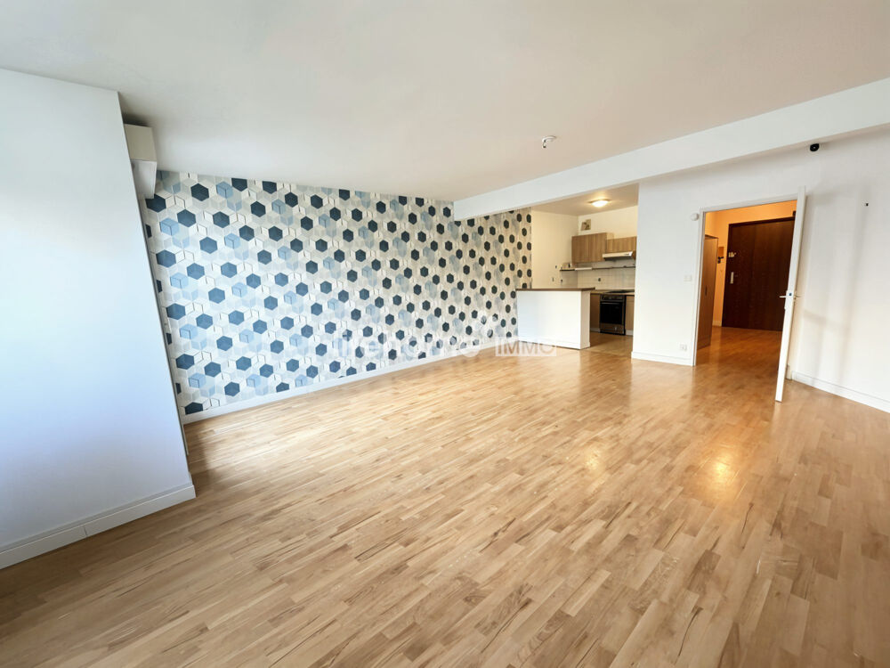 T2 lumineux avec balcon  Résidence seniors  Hyper centre