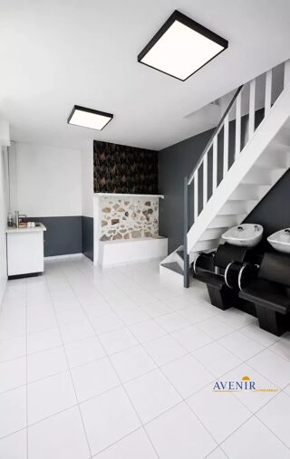   À VENDRE - Local commercial de 30 m² transformable en appartement - Plan-de-Cuques Plan-de-cuques