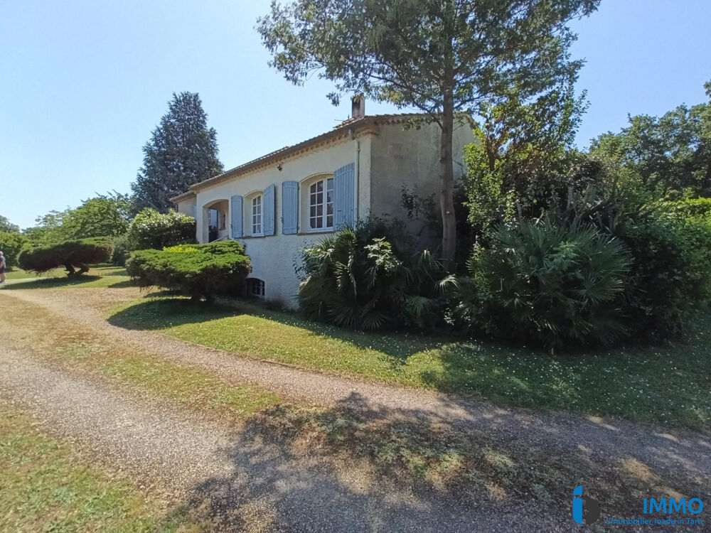 Villa de caractère sur parc arboré de près de 3 000 m² avec