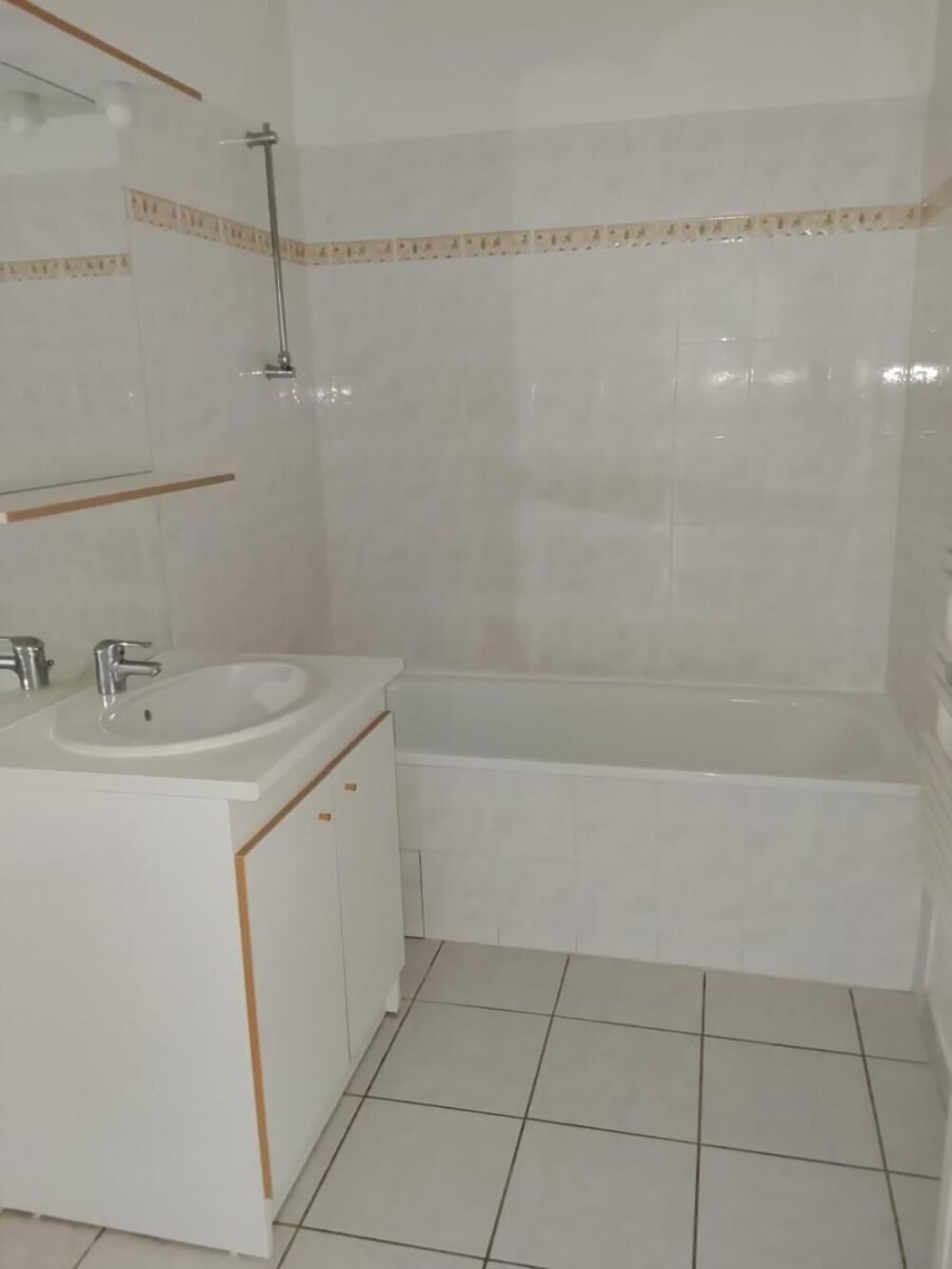 Location Appartement Location Appartement 84 m² à Montluel 799 ¤ CC /mois Montluel