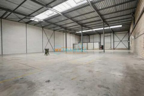   A louer bâtiment indépendant de stockage 4 542m² sur un foncier de 7 688m² à Lisses 