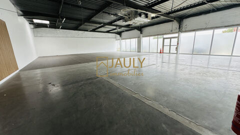   Local commercial 800 m² - Vitrine 20 ml - Parking 