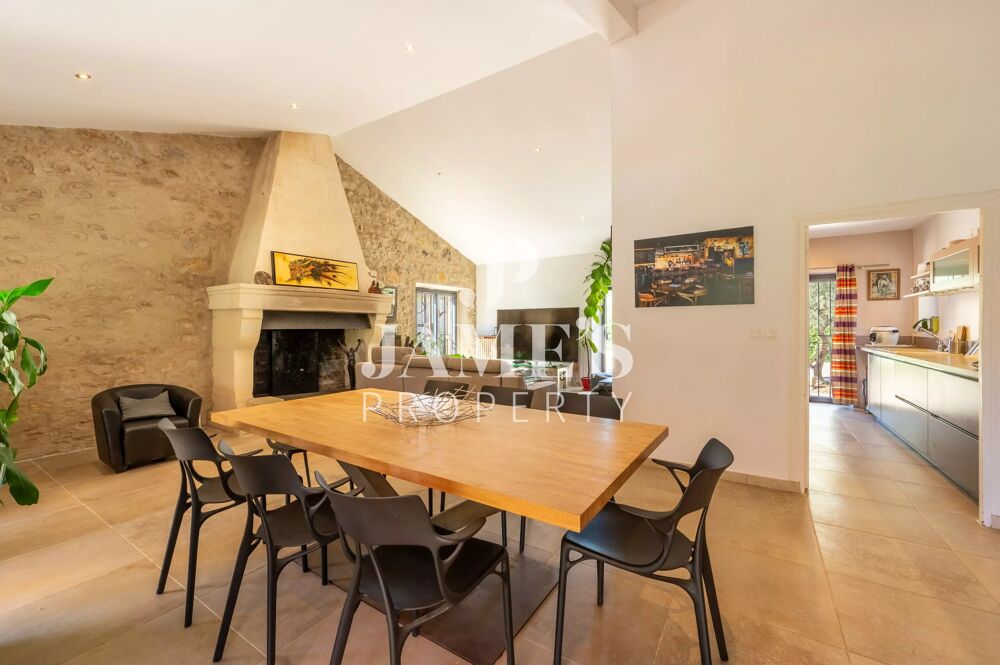 Maison familiale, dépendances et piscine - Eygalières, à pied du village