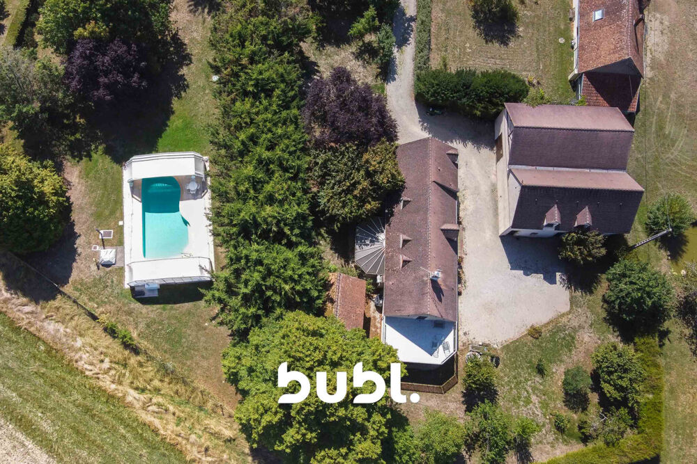 Corps de ferme rénové avec PISCINE et dépendances aménageabl