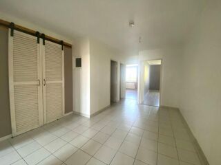  Appartement à louer 4 pièces 119 m²