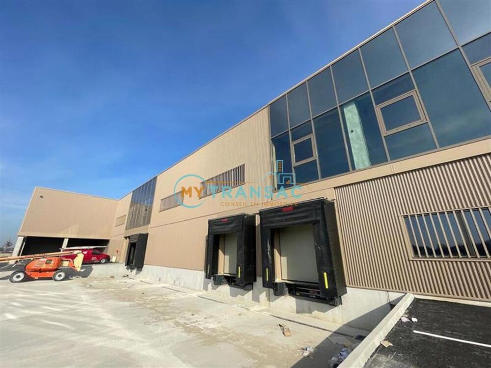   A VENDRE Locaux Neufs à partir de 2 788m² à Tremblay Parc Aérolians Tremblay-en-france