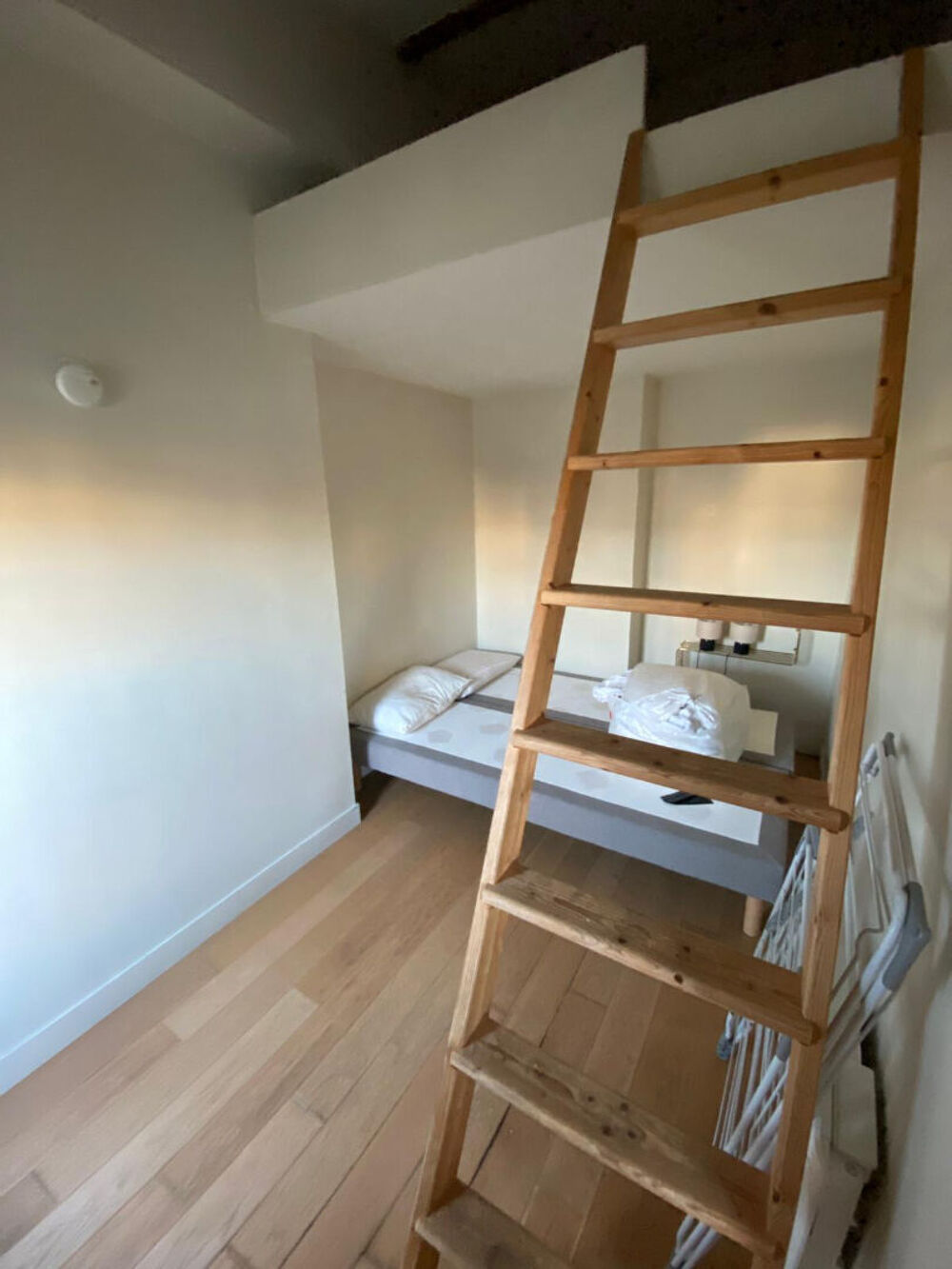 Location Appartement Paris 9? ? Charmant 2 pièces meublé avec balcon Paris 9