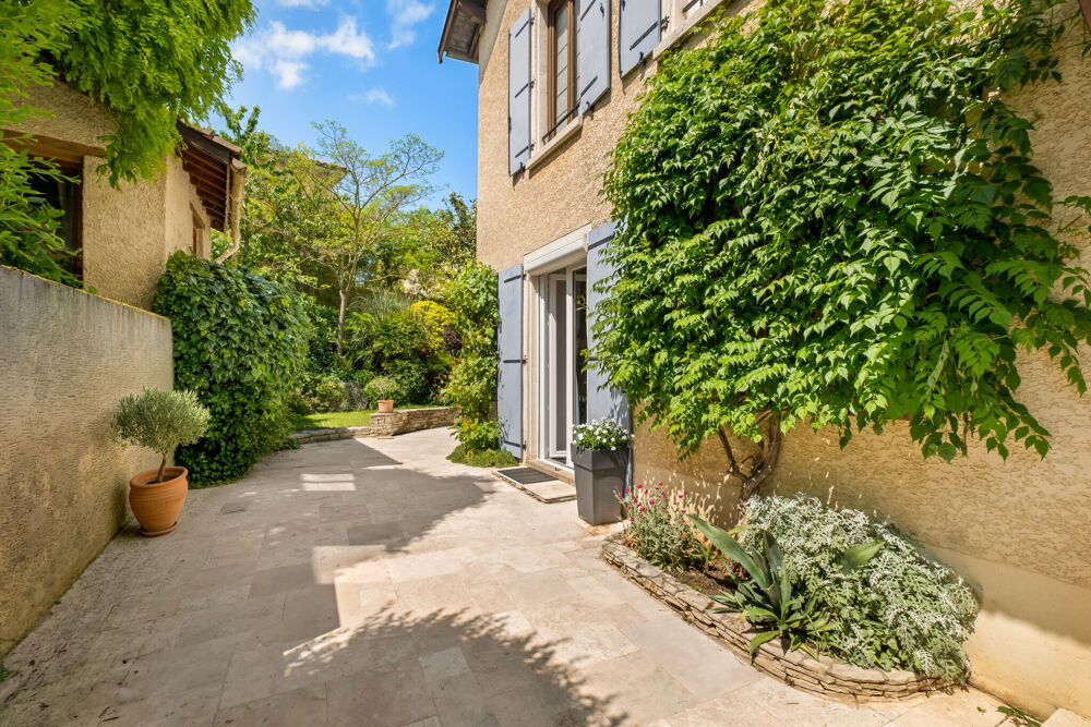 Maison devillage centre Chaponnay sur 683m2 de parcelle