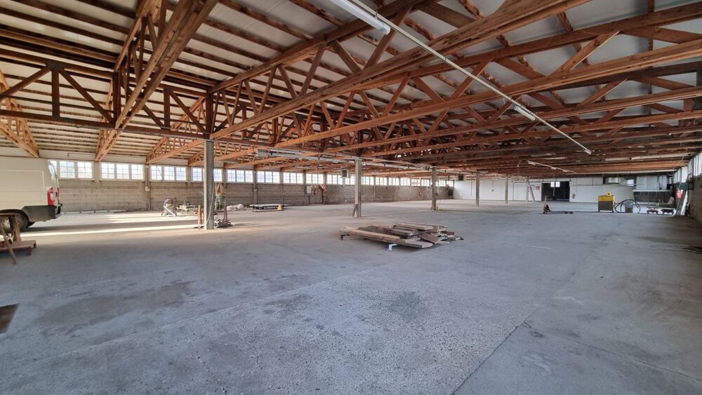   À LOUER ? Bâtiment professionnel de 1 310 m² à 10 minutes de Montargis 
