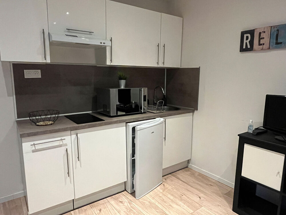 Vente Appartement STUDIO MEUBLÉ 23 m²  PLACE FOURNEYRON  SAINT-ÉTIENNE Saint-Étienne