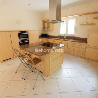  Villa  vendre 8 pices 224 m