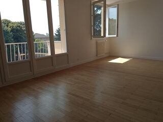  Appartement à louer 3 pièces 74 m²