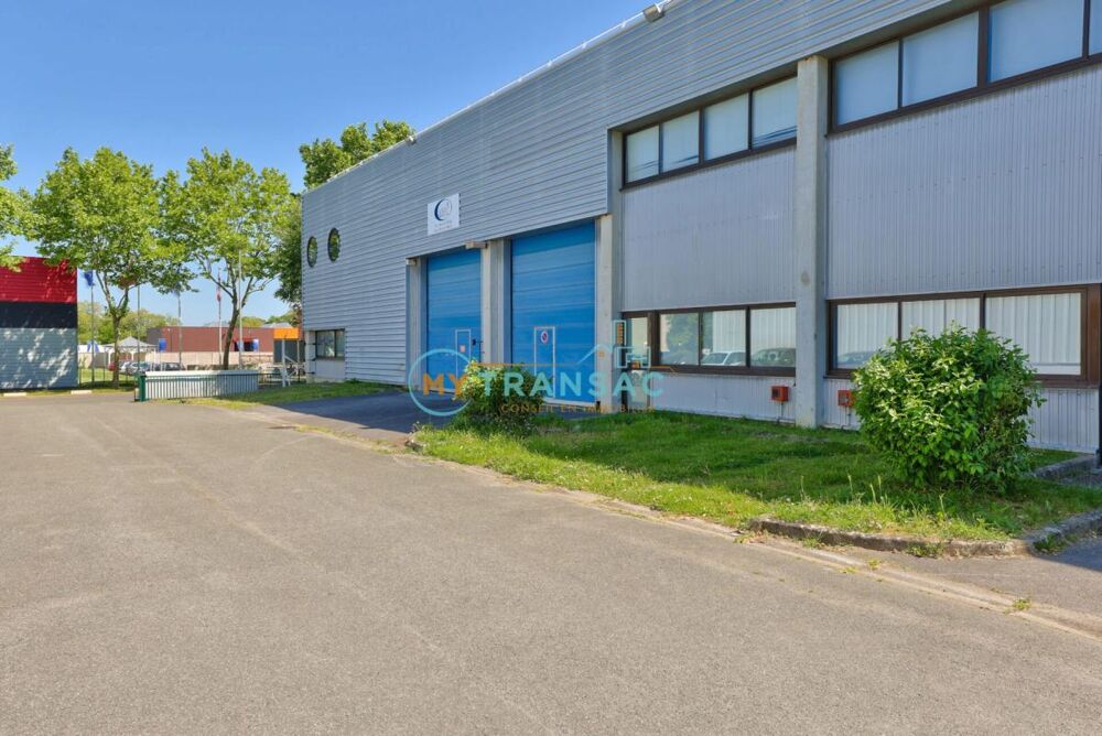   Collégien A LOUER 827m² ZI DES PORTES DE LA FORÊT 