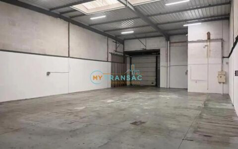 My Transac vous propose &agrave; la location des locaux d'activit&eacute;s et bureaux d'environ 722m&sup2; ou 2 lots : 366m&sup2; et 356m&sup2; situ&eacute; &agrave; Bondy 3 93140 Bondy