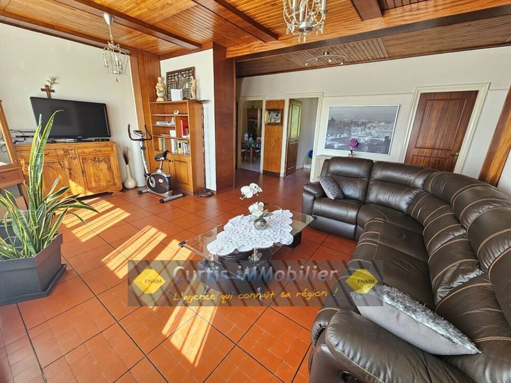 Maison 7 pièces 193 m² · à Saint-Just-Malmont · 193 m² · 259 000 €