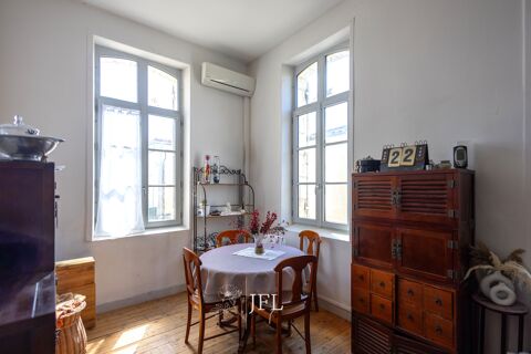   Immeuble de rapport - Centre village Maison - 7 pi�ce(s) - 241 m�