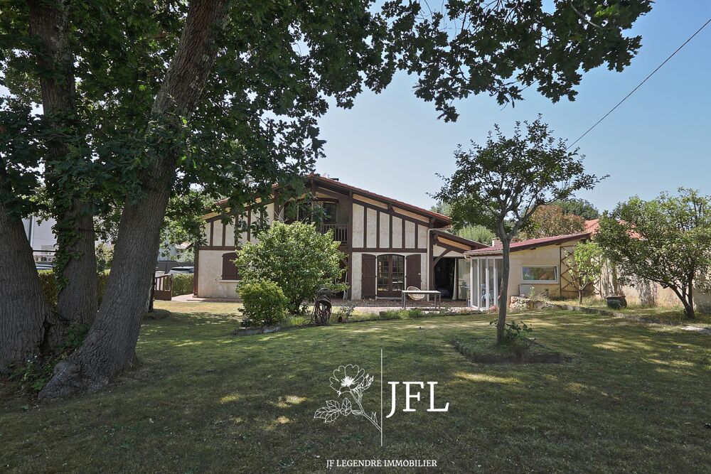 Belle villa landaise avec appartement, piscine et terrain arboré à Capbreton