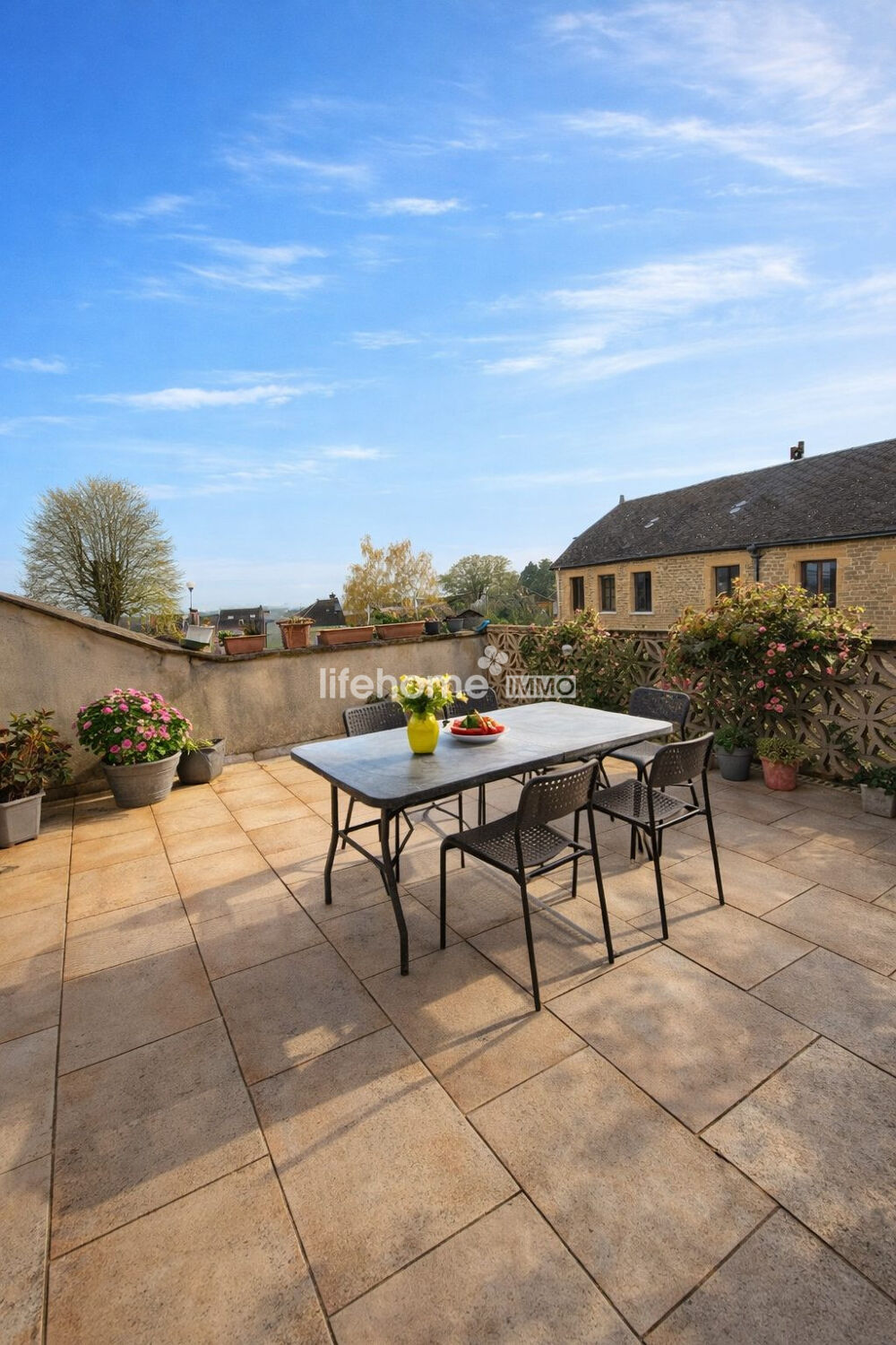 Vente Maison Maison de caractère + local commercial + annexes – Bien rare Balan