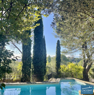  Villa � vendre 15 + pi�ces 375 m�