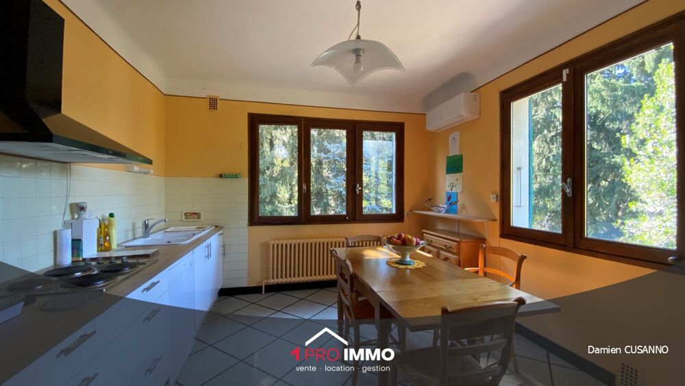 vente Maison - 9 pièce(s) - 221 m² Saint-Égrève (38120)