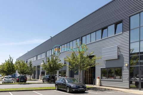   LIEUSAINT A LOUER Local d'activité 521m² 