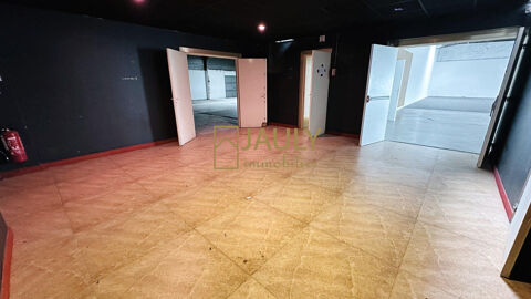   Local commercial 800 m² - Vitrine 20 ml - Parking 