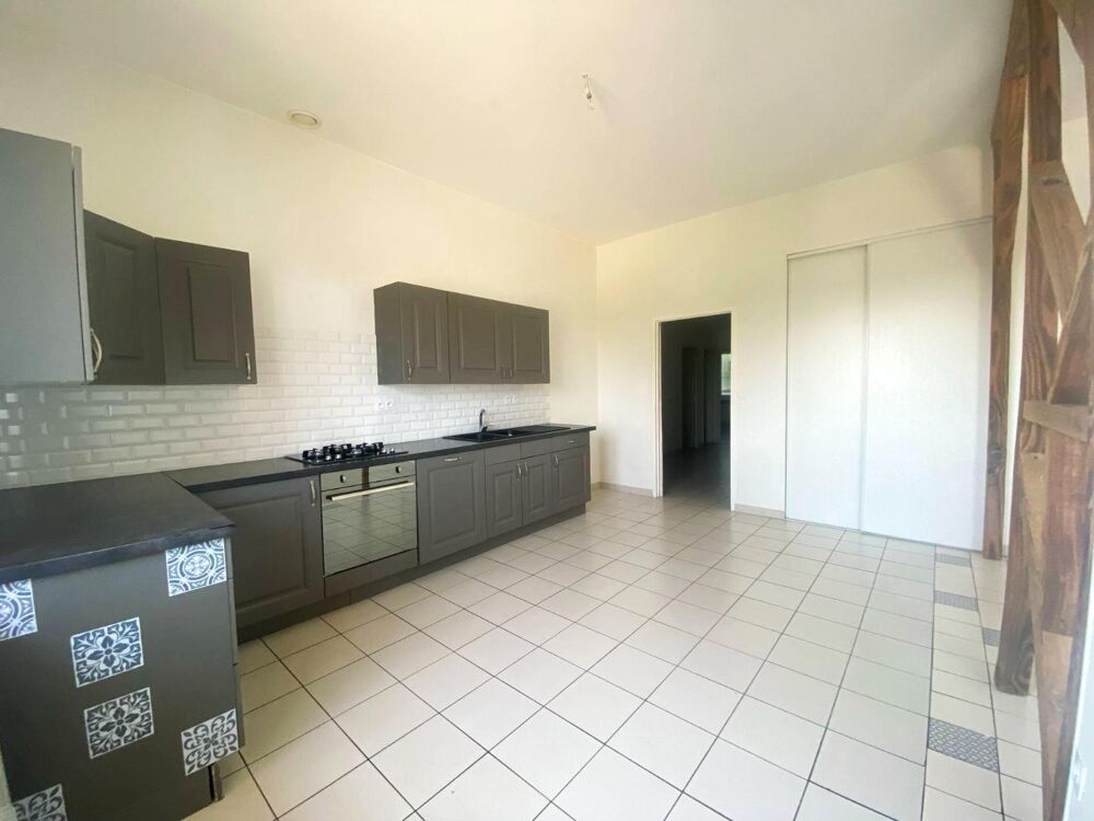 Location Appartement 119 m² à Neuville les Dames 790 ¤ CC /mois