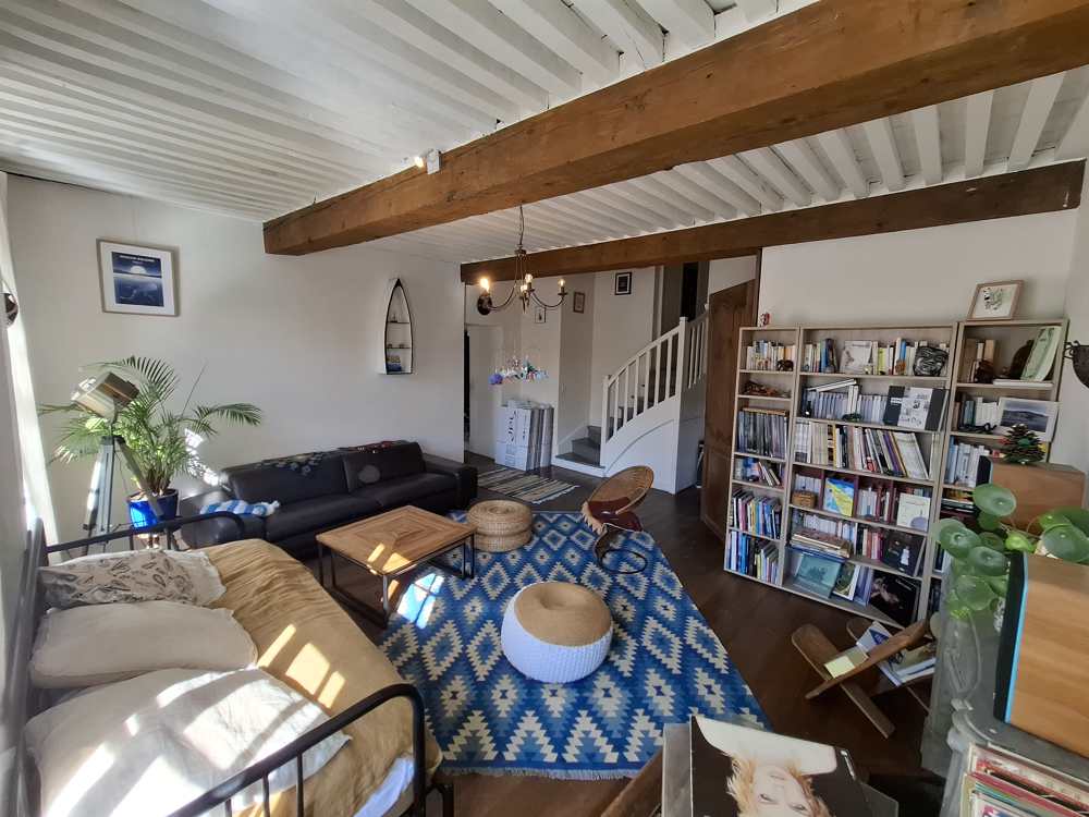 Situé au deuxième étage d'une agréable copropriété, magn....