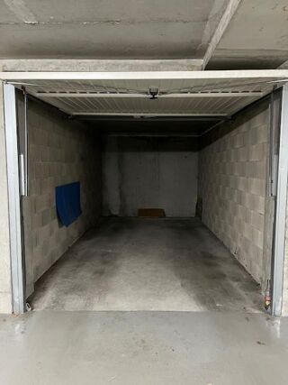 Parking / Garage  louer 