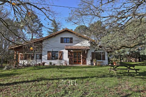   A OUSSE-SUZAN Airial avec Maison, appartement, granges et piscine Maison - 4 pièce(s) - 151 m²