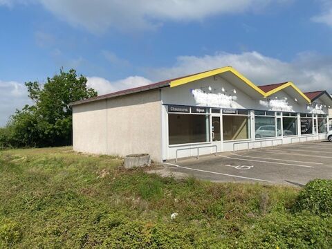   MONTREVEL EN BRESSE - A VENDRE 3 LOCAUX COMMERCIAUX 