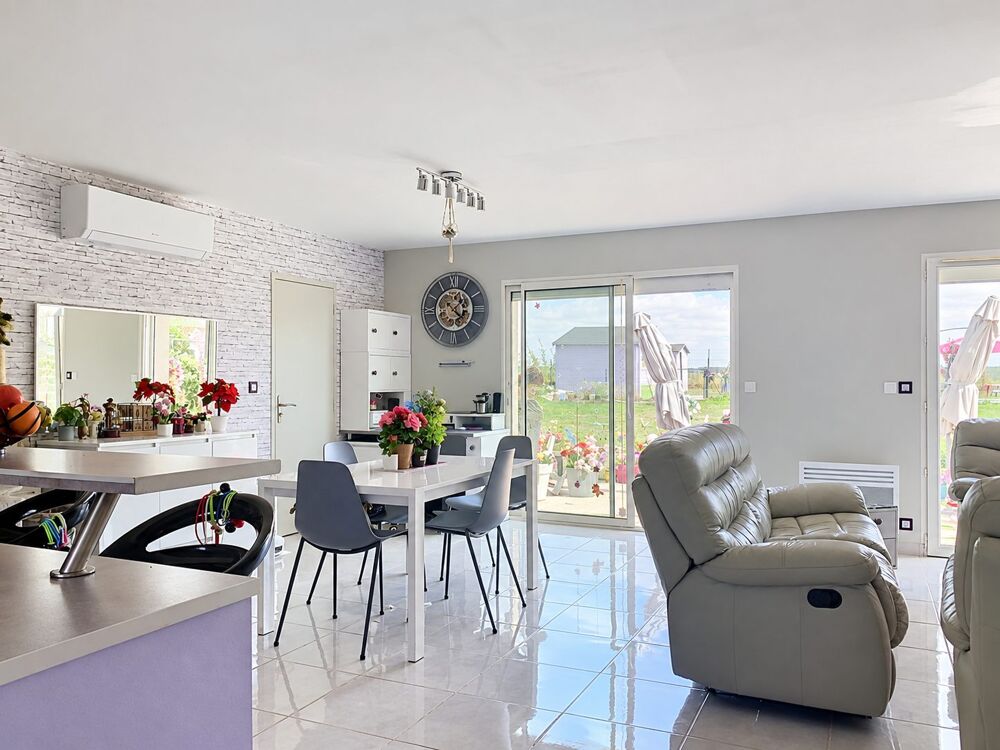Vente Maison Maison familiale avec piscine chauffée, terrain clos de 1081 m2 Villiers-au-bouin