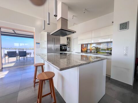   Au coeur de Village-Neuf, un attique plein ciel avec une vue imprenable Appartement - 5 pi�ce(s) - 110 m�