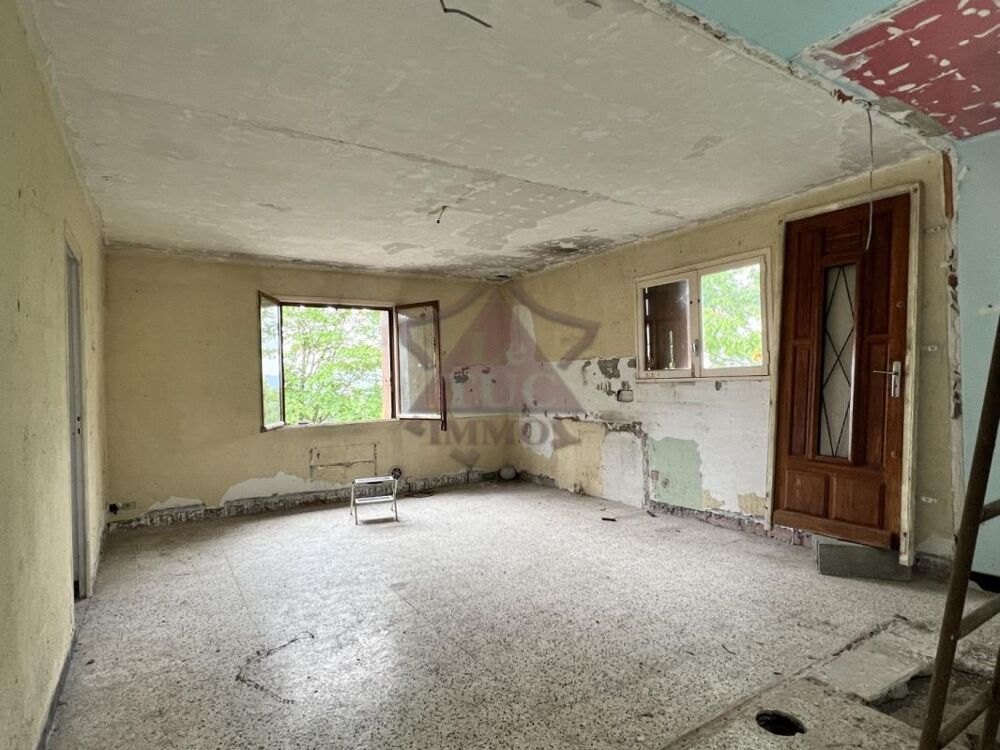 MAISON A RENOVER SUR UN GRAND TERRAIN