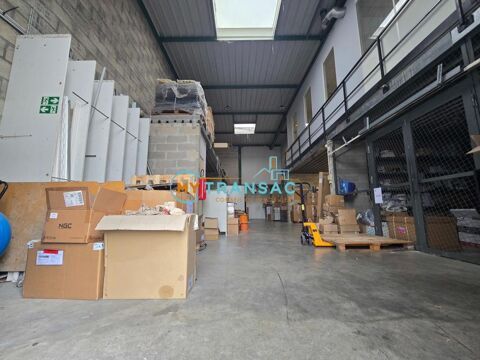   A VENDRE - MY TRANSAC vous propose à la vente en un local industriel avec Porte sectionnelle et bureaux , à SAINT THIBAULT DES V 