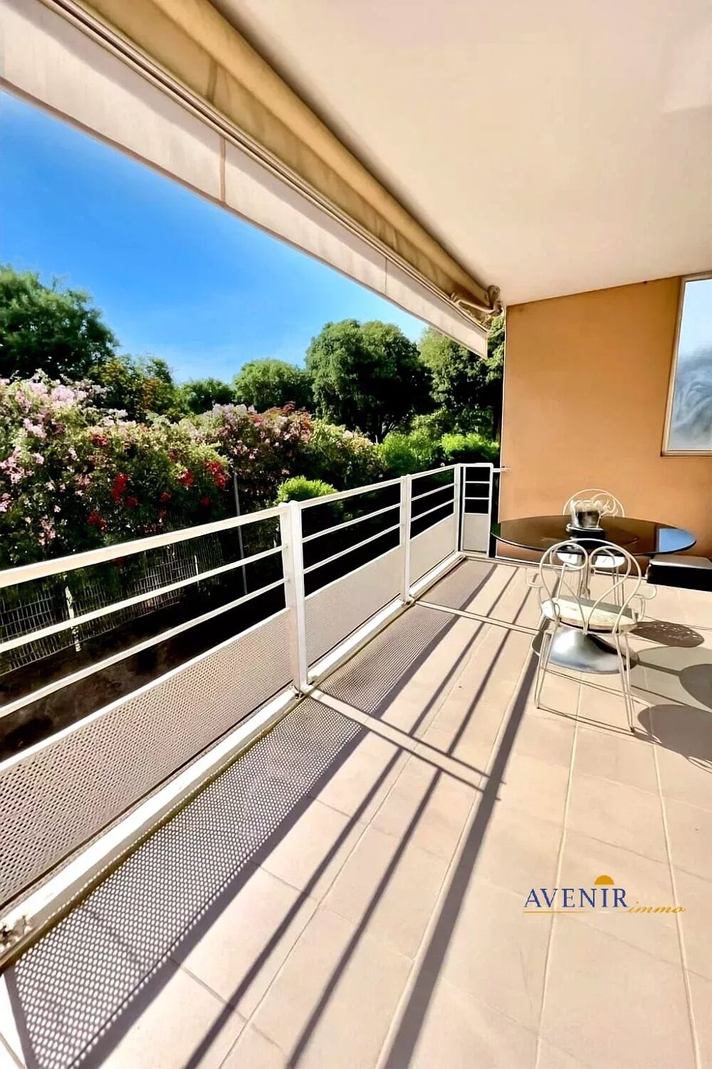 T3 terrasse parking piscine à Château Gombert