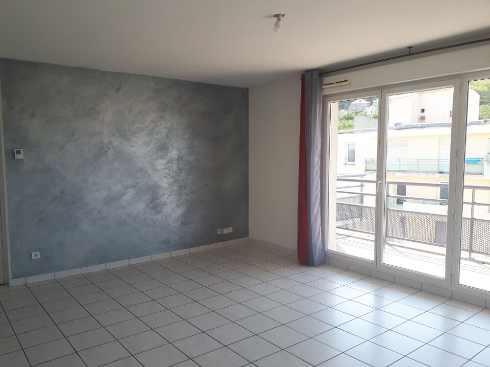 Location Appartement ST ETIENNE / LA TERRASSE/GROUCHY /12 PLACE DES GRENADIERS F3 75M² Saint-Étienne