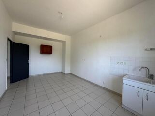  Appartement à louer 4 pièces 124 m²