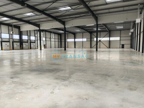   A louer Local d'activité neuf de 1732m² avec 2 quais et 1 plain-pied à La Courneuve 