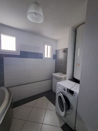  Appartement à louer 3 pièces 79 m²