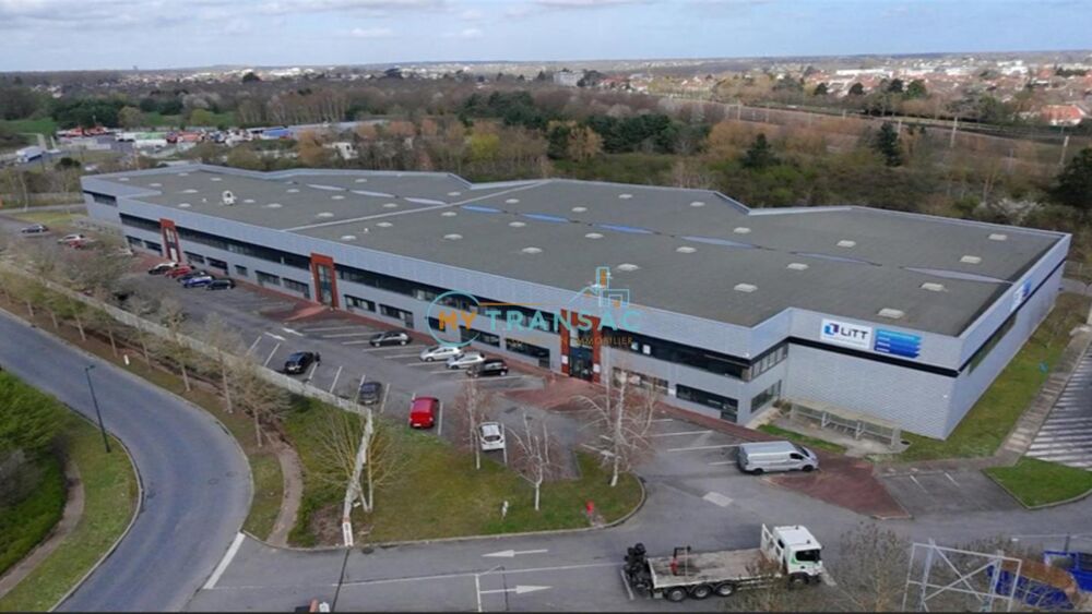   Combs A LOUER 3 299m² divisible à partir de 1 364m² 