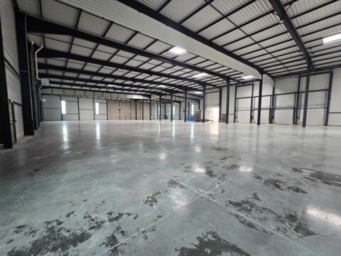   MY TRANSAC vous propose à la location un bâtiment indépendant d'activité et Stockage NEUF de 5 800m² Divisible avec QUAIS et Por 