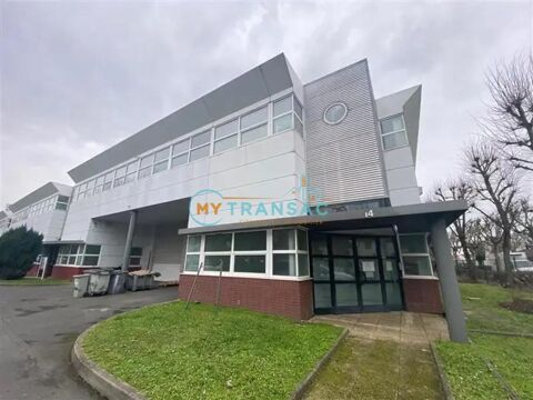   My Transac vous propose à la location des locaux d'activités et bureaux d'environ 722m² ou 2 lots : 366m² et 356m² situé à Bondy 