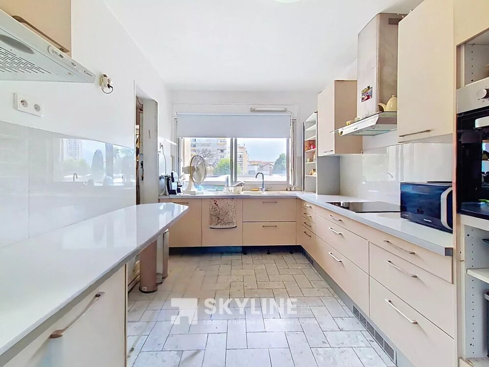 Superbe T4 de 121 m² avec parking au c?ur du prestigieux Carré d