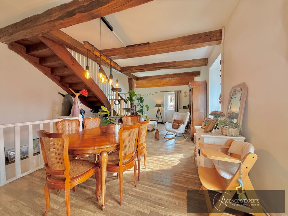 Vente Appartement Un appartement atypique et plein de charme à seulement 15 minutes d'École-Valentin ! Rioz