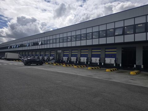 MY TRANSAC vous propose &agrave; la location une cellule d'Activit&eacute;/Logistique de 1 322 m&sup2; avec Quai et Plain pied sur la commune de SA 9 95470 Fosses