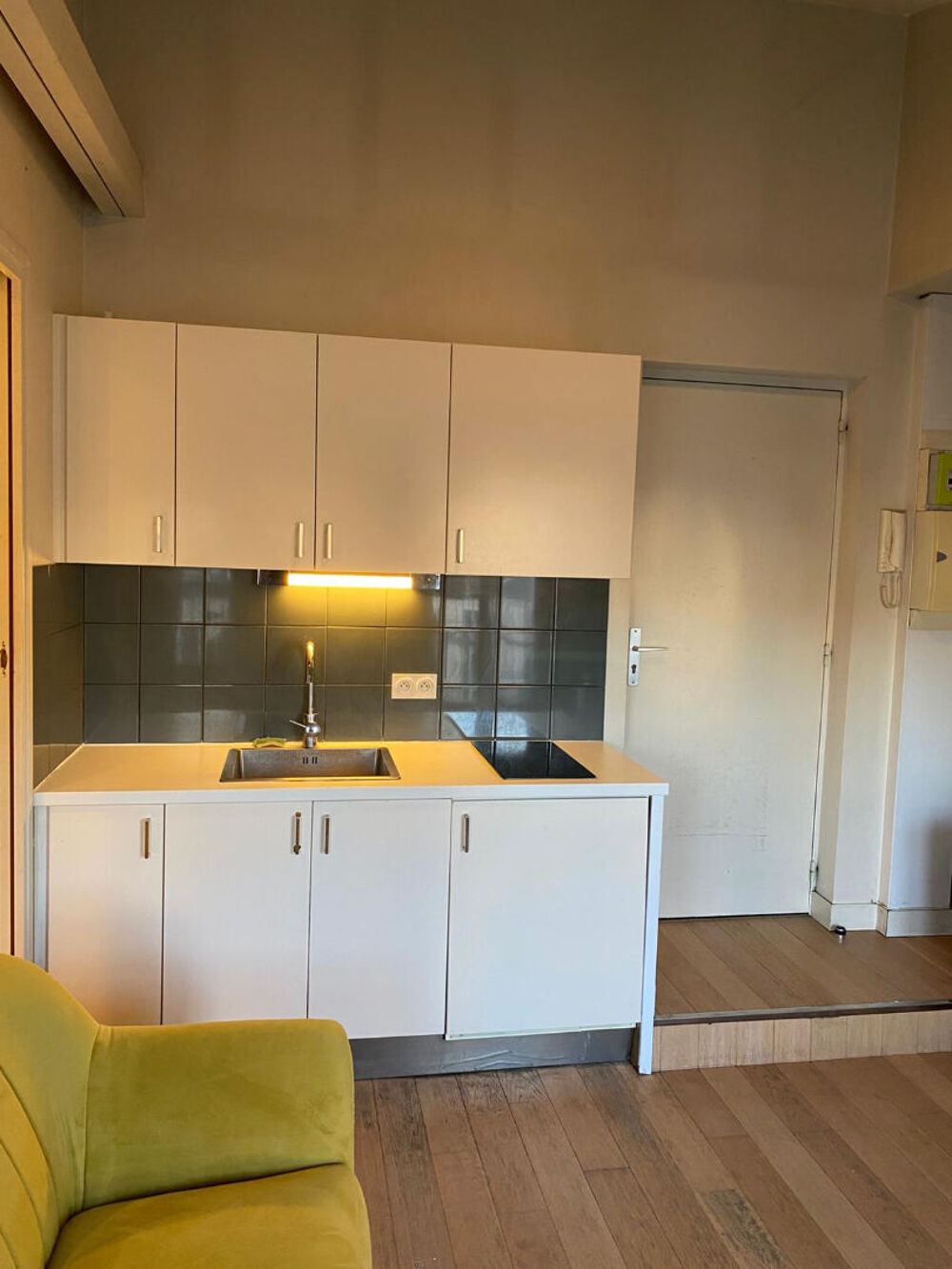 Location Appartement Paris 9? ? Charmant 2 pièces meublé avec balcon Paris 9